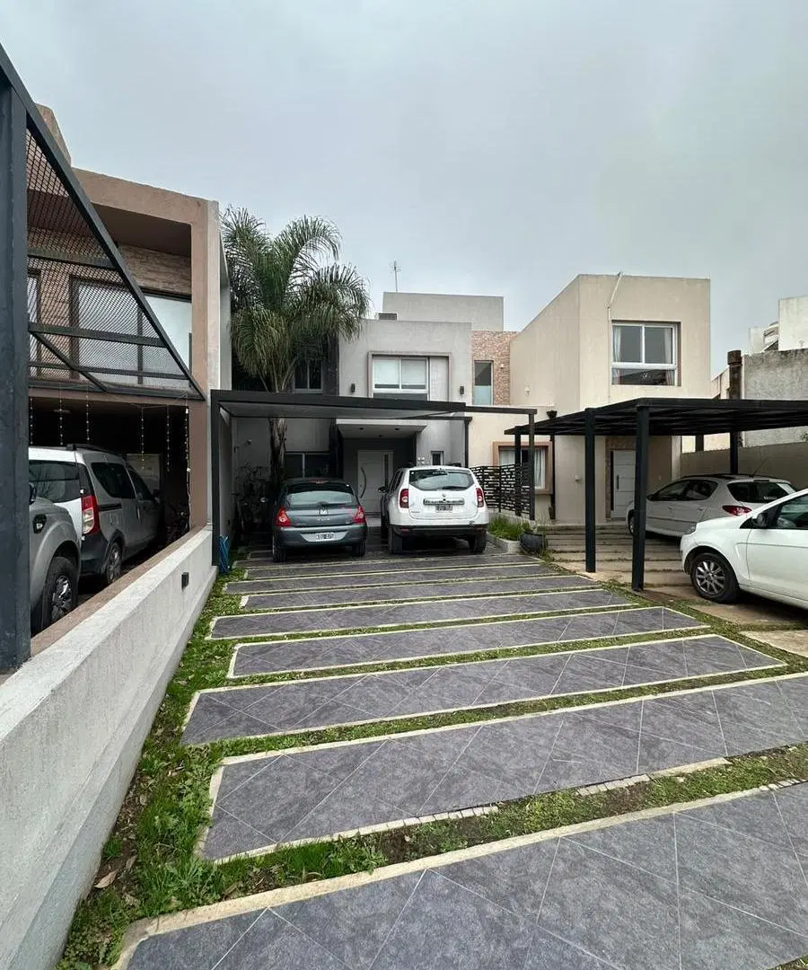 Dúplex de 210 m² con Pileta en Venta - Claros Village 2