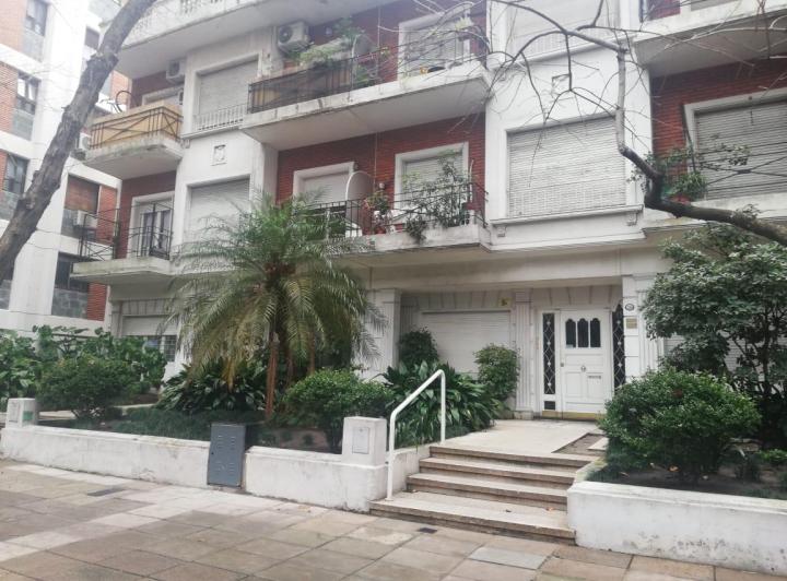 Departamento de dos ambientes muy luminoso planta baja con patio 2