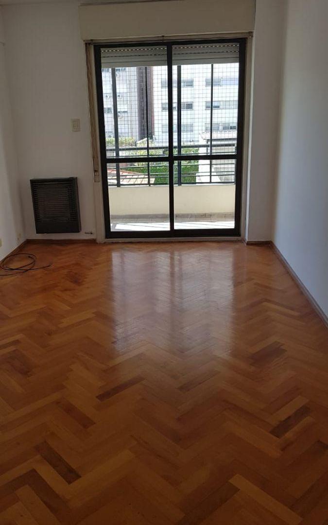 Foto de DEPARTAMENTO DE 1 DORMITORIO AMPLIO, EXCELENTE ESTADO A METROS DE BV, imagen 2