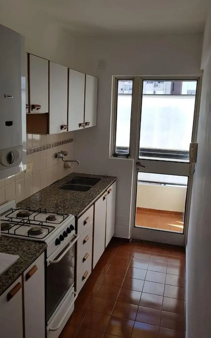 DEPARTAMENTO DE 1 DORMITORIO AMPLIO, EXCELENTE ESTADO A METROS DE BV. ORONO! 5