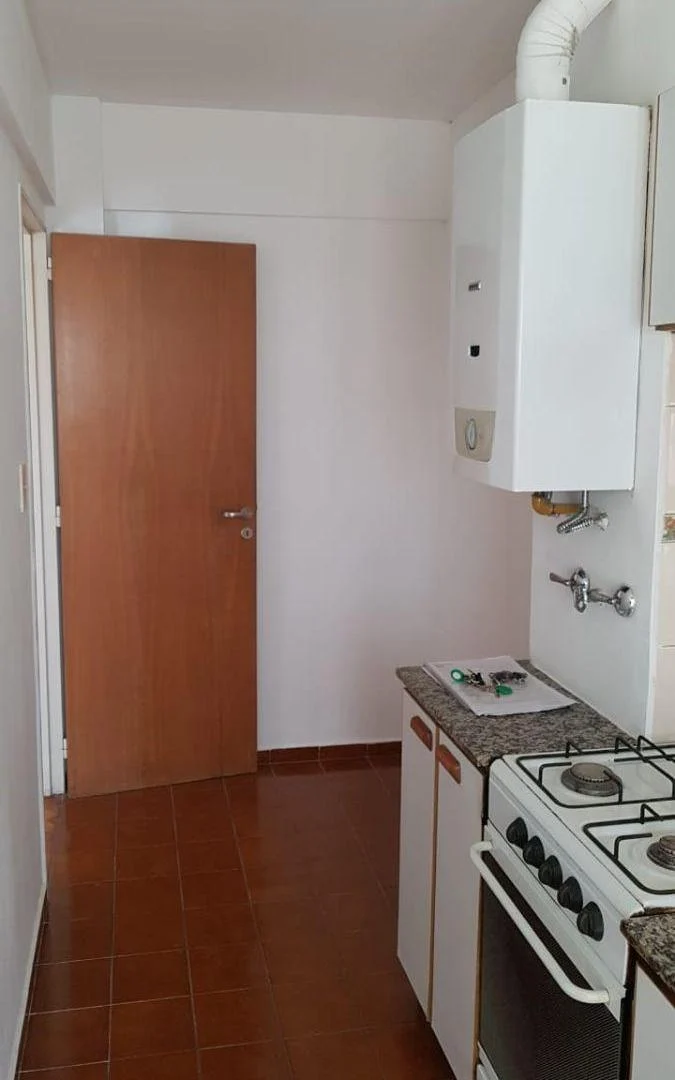 Foto de DEPARTAMENTO DE 1 DORMITORIO AMPLIO, EXCELENTE ESTADO A METROS DE BV, imagen 4