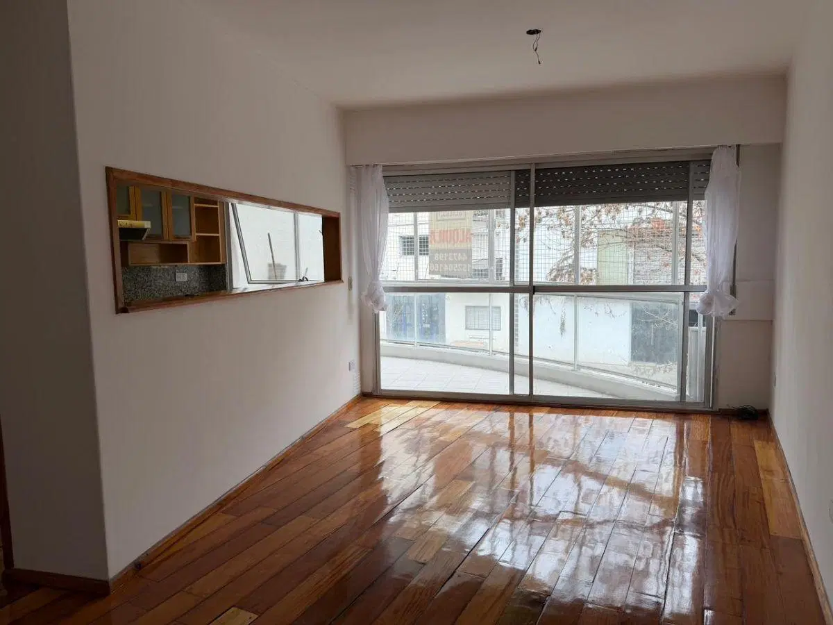 Departamento de 2 dormitorios con comodin en barrio abasto 3