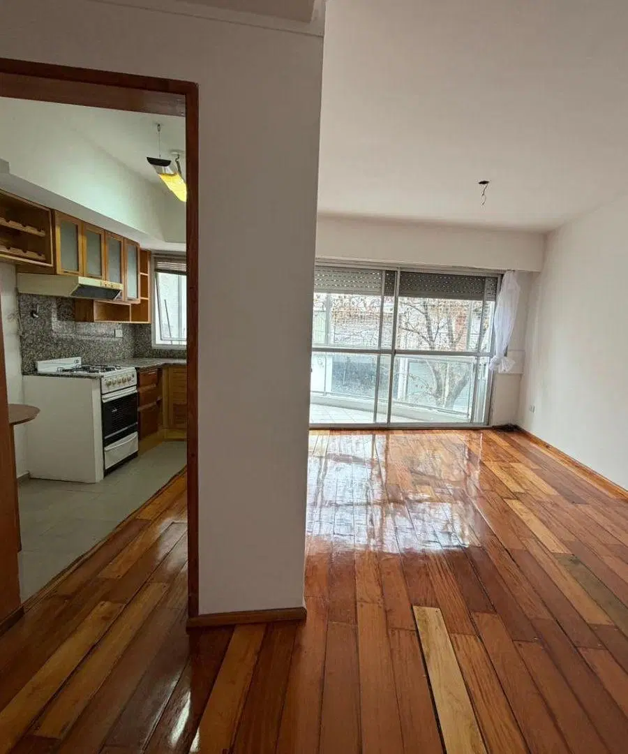 Departamento de 2 dormitorios con comodin en barrio abasto 5
