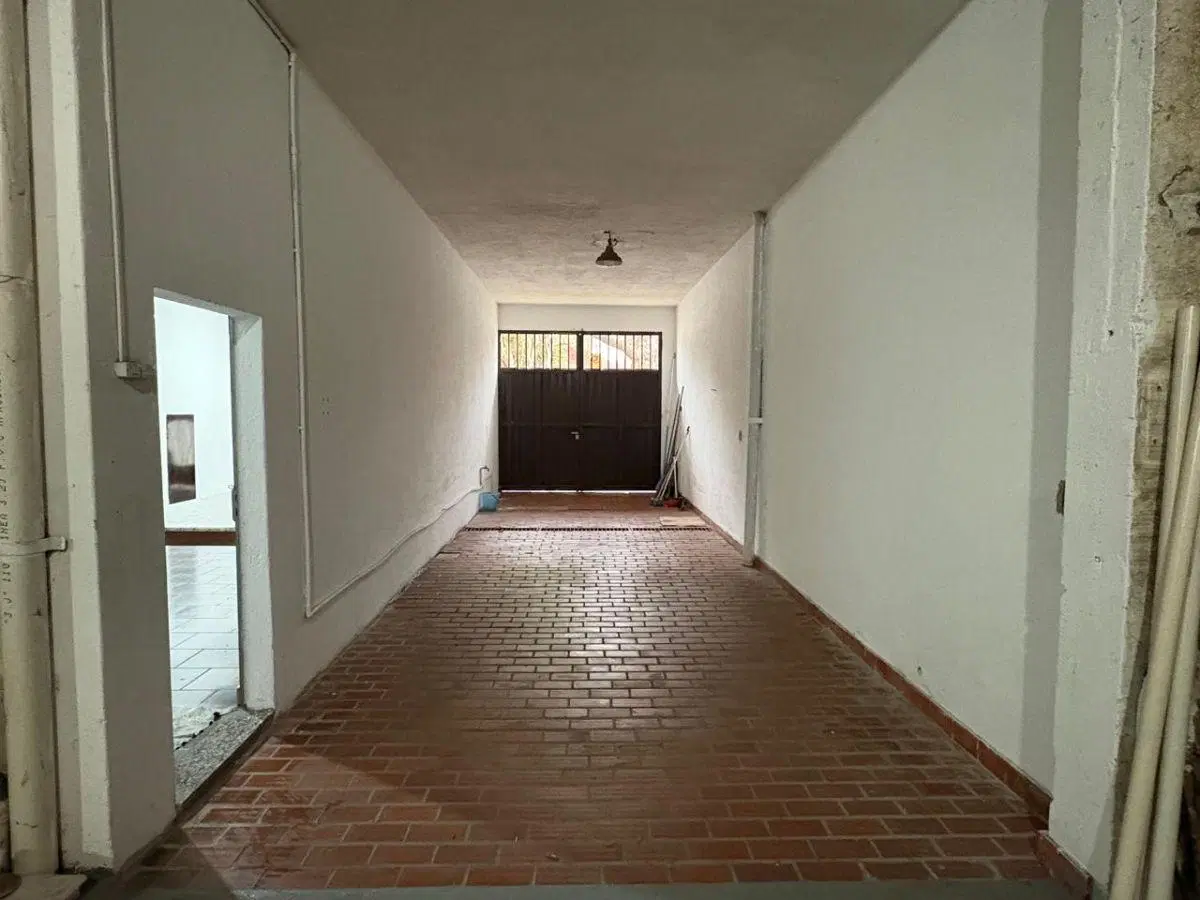 Casa en alquiler 2 dormitorios - 2 Cocheras - Deposito/Galpon 4