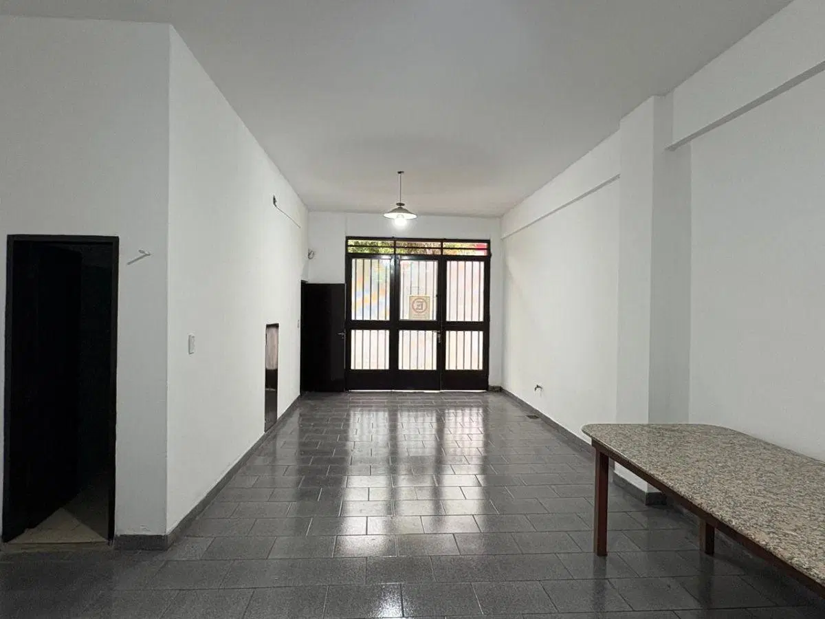 Casa en alquiler 2 dormitorios - 2 Cocheras - Deposito/Galpon 3