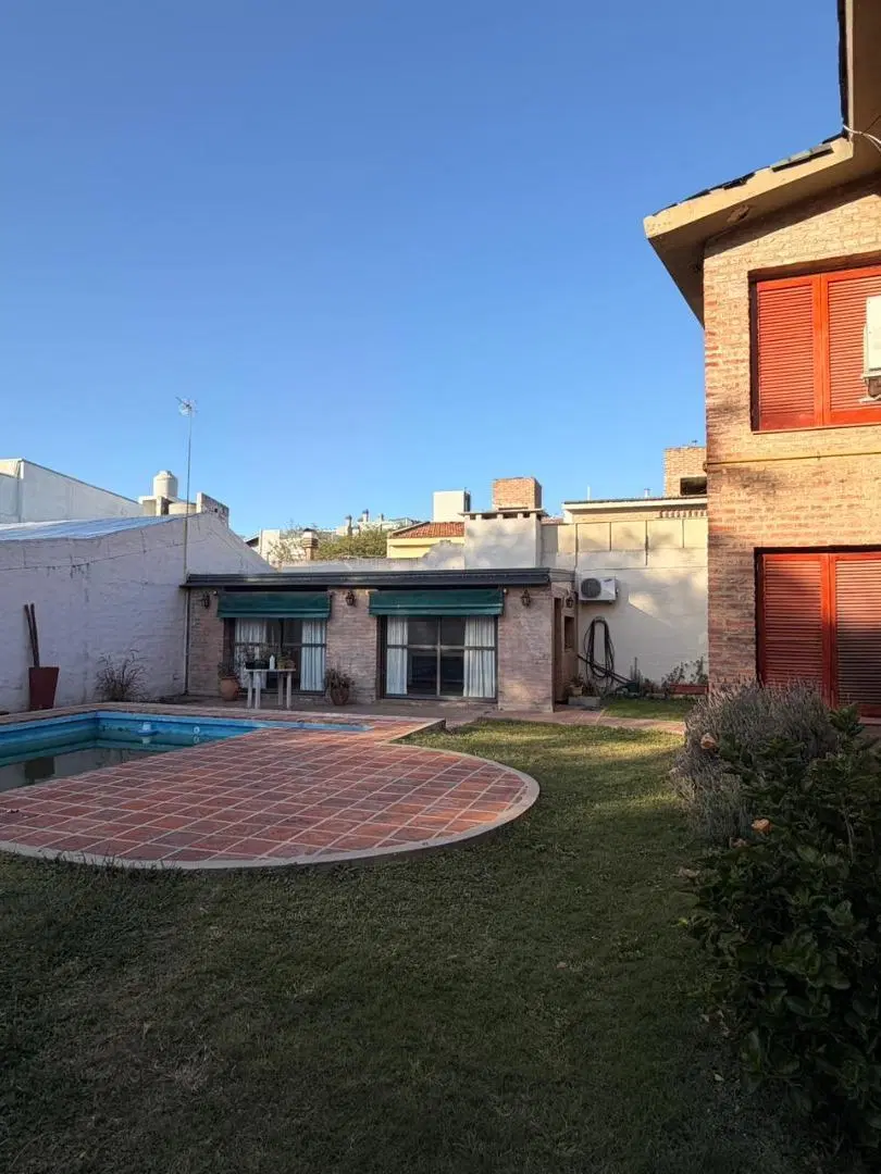 Casa en alquiler 3 Dormitorios. Cuadras de colegio La Salle 3