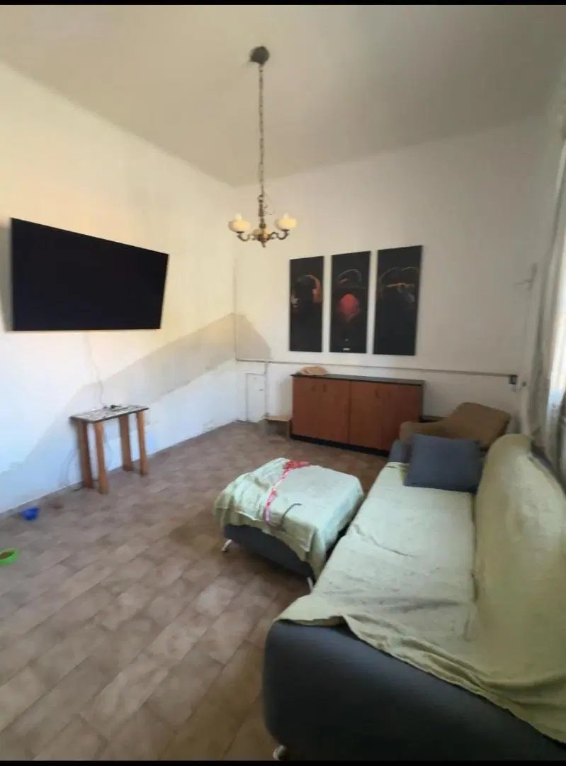 Casa de 3 Dorm. Amplios en Planta Baja Calle Campillo 4