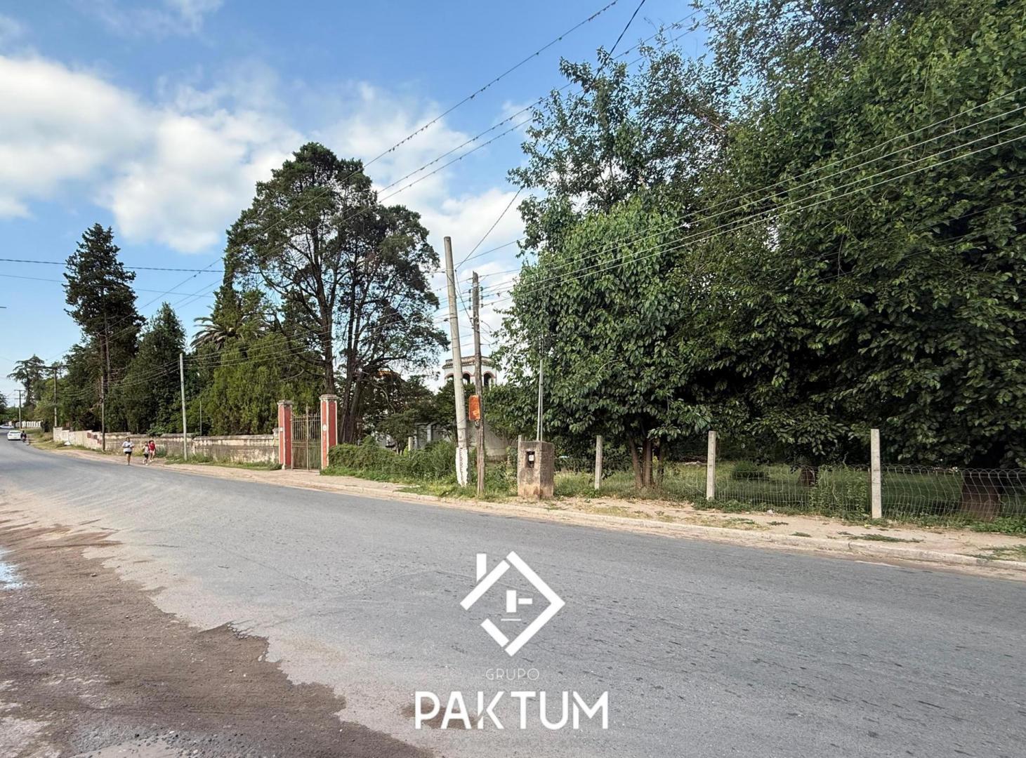 HERMOSO TERRENO EN AV. PRINCIPAL DE UNQUILLO