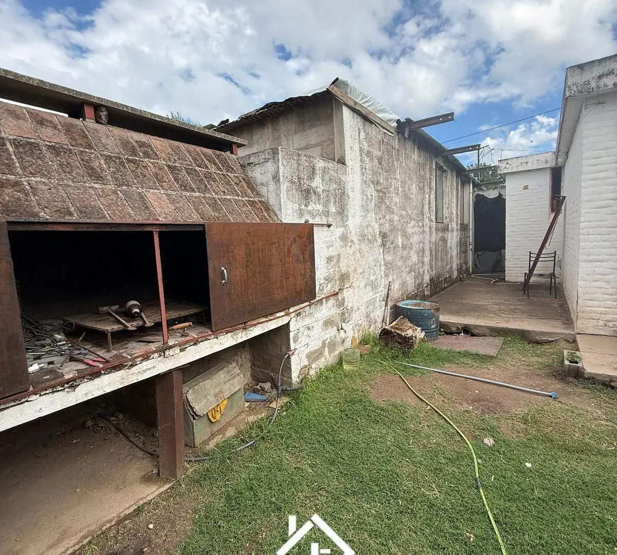Venta de casa  Taller con Gran terreno en B Estación Flores  659 m en esquina 3