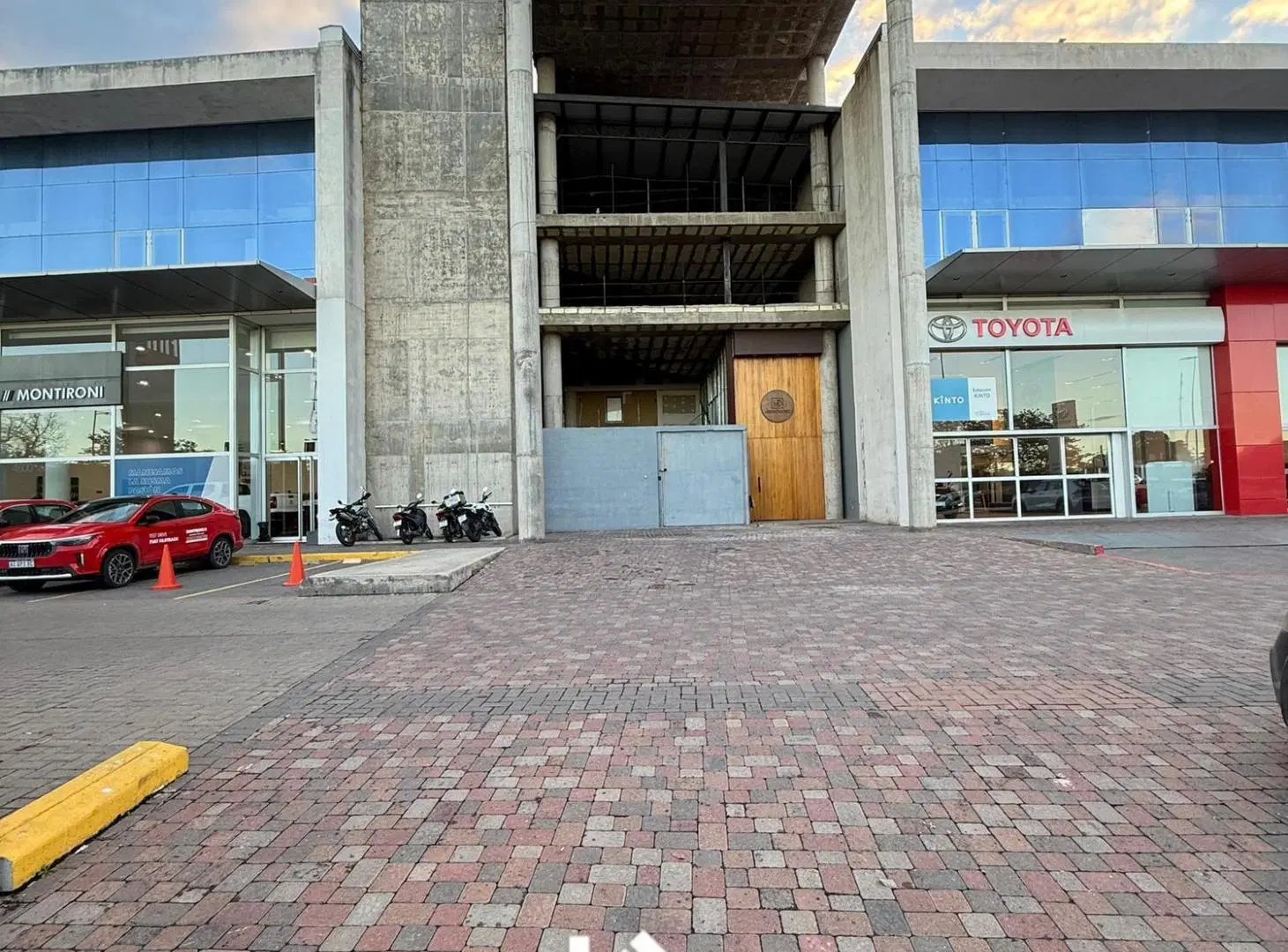 Venta de Piso completo de oficina con cochera 3