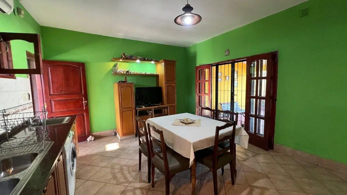 SE VENDE CASA 6 AMBIENTES ZONA ALTA BARRIO LA TOMA 5