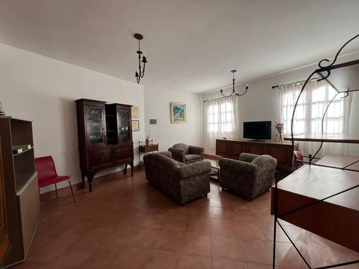 SE VENDE CASA 6 AMBIENTES ZONA ALTA BARRIO LA TOMA 2