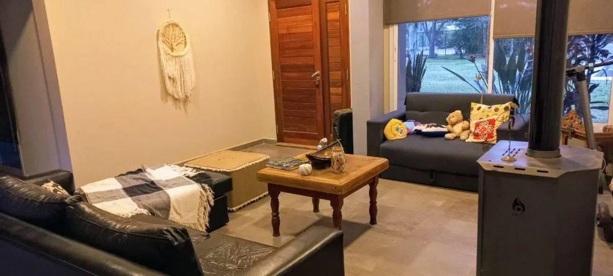 SE VENDE CASA NIV EJECUTIVO B°LOS LAPACH FM ESQUIU 5