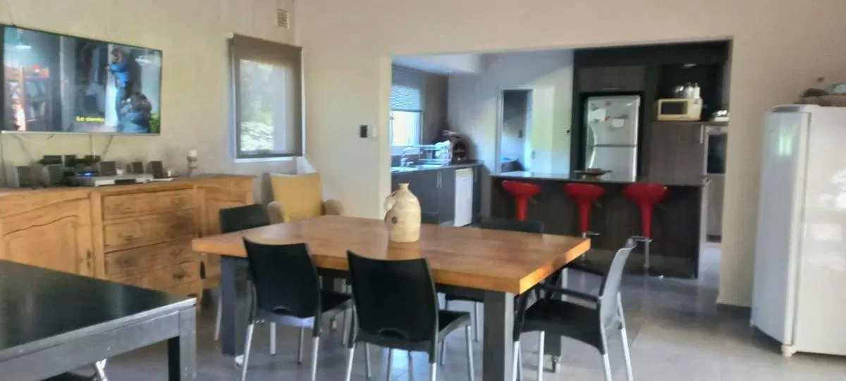 SE VENDE CASA NIV EJECUTIVO B°LOS LAPACH FM ESQUIU 3