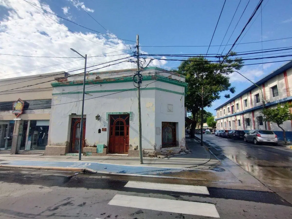 SE VENDE IMPORTANTE PROPIEDAD CÉNTRICA CON LOCALES 3