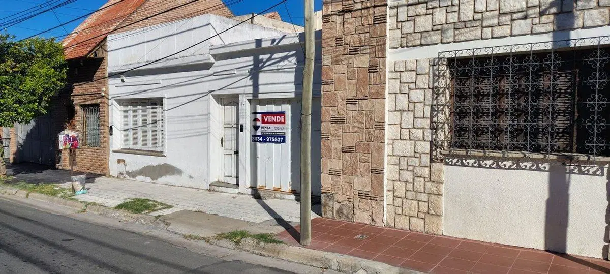 SE VENDE CASA AMPLIA CON COCHERA ZONA CENTRICA CAP 5