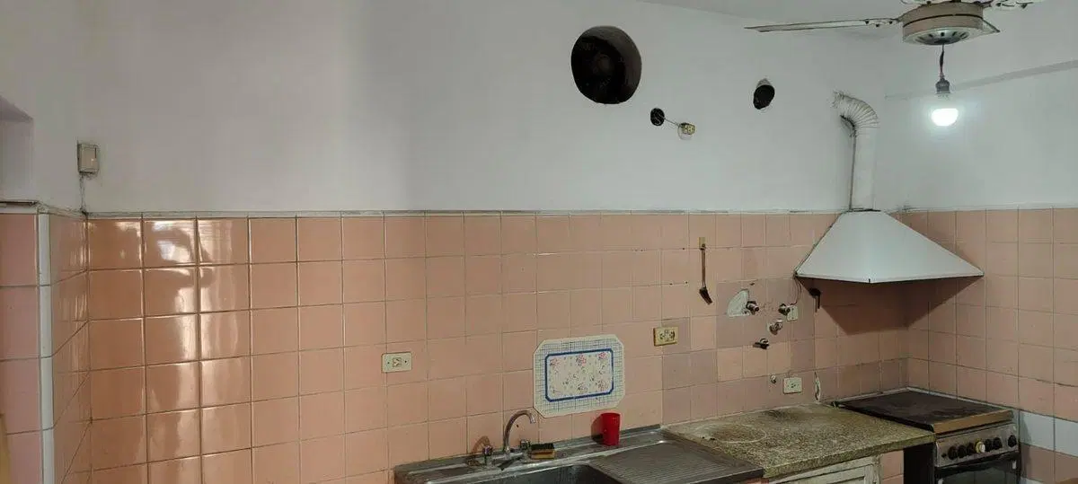SE VENDE CASA AMPLIA CON COCHERA ZONA CENTRICA CAP 2
