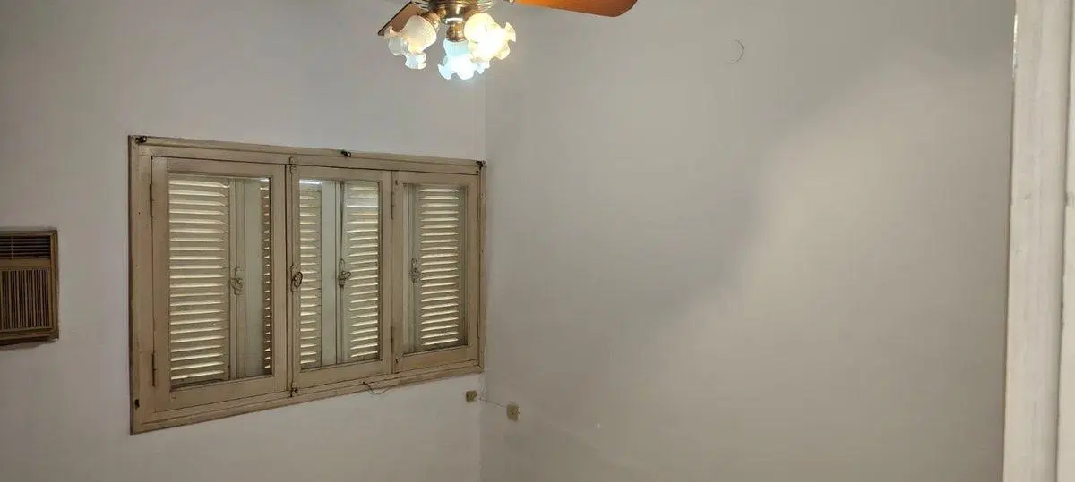 SE VENDE CASA AMPLIA CON COCHERA ZONA CENTRICA CAP 3