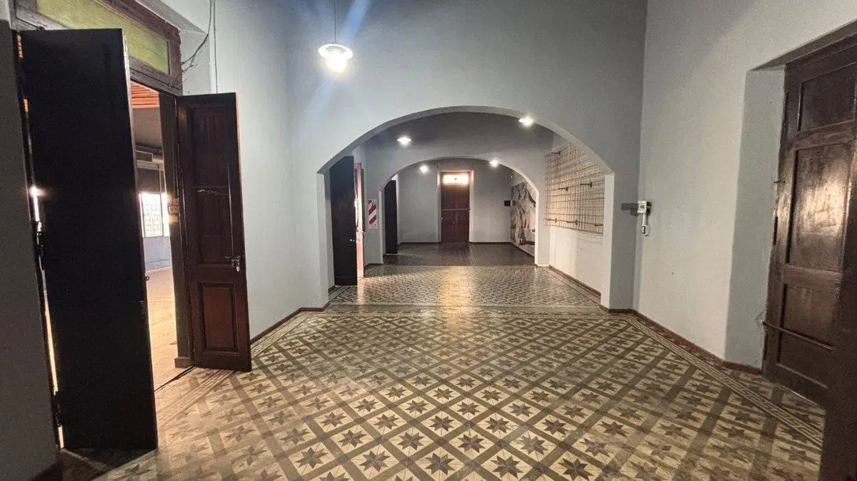 Se alquila amplio SALÓN en centro de Catamarca 2