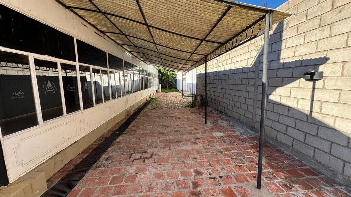 Se alquila amplio SALÓN en centro de Catamarca 3