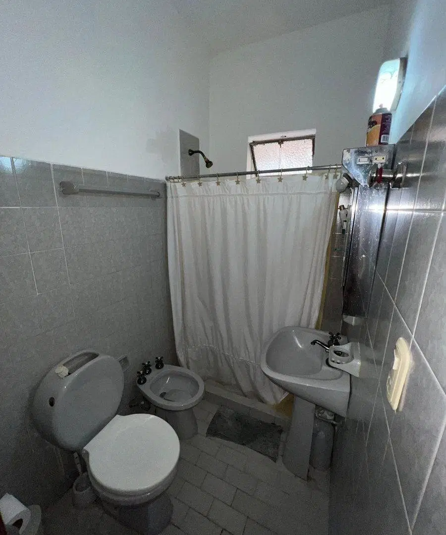 SE VENDE CASA 4 AMBIENTES ZURITA ANTES DE CASEROS 5