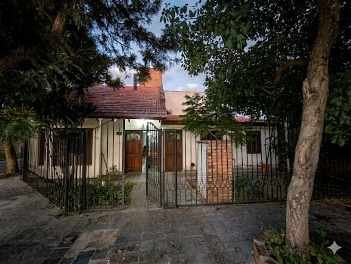SE VENDE CASA B°PARQUE AMÉRICA FACILIDADES-PERMUTA 4