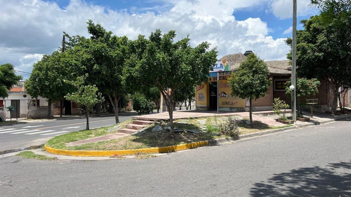 SE VENDE CASA SOBRE AVENIDA 2 HABITACIONES CAPITAL