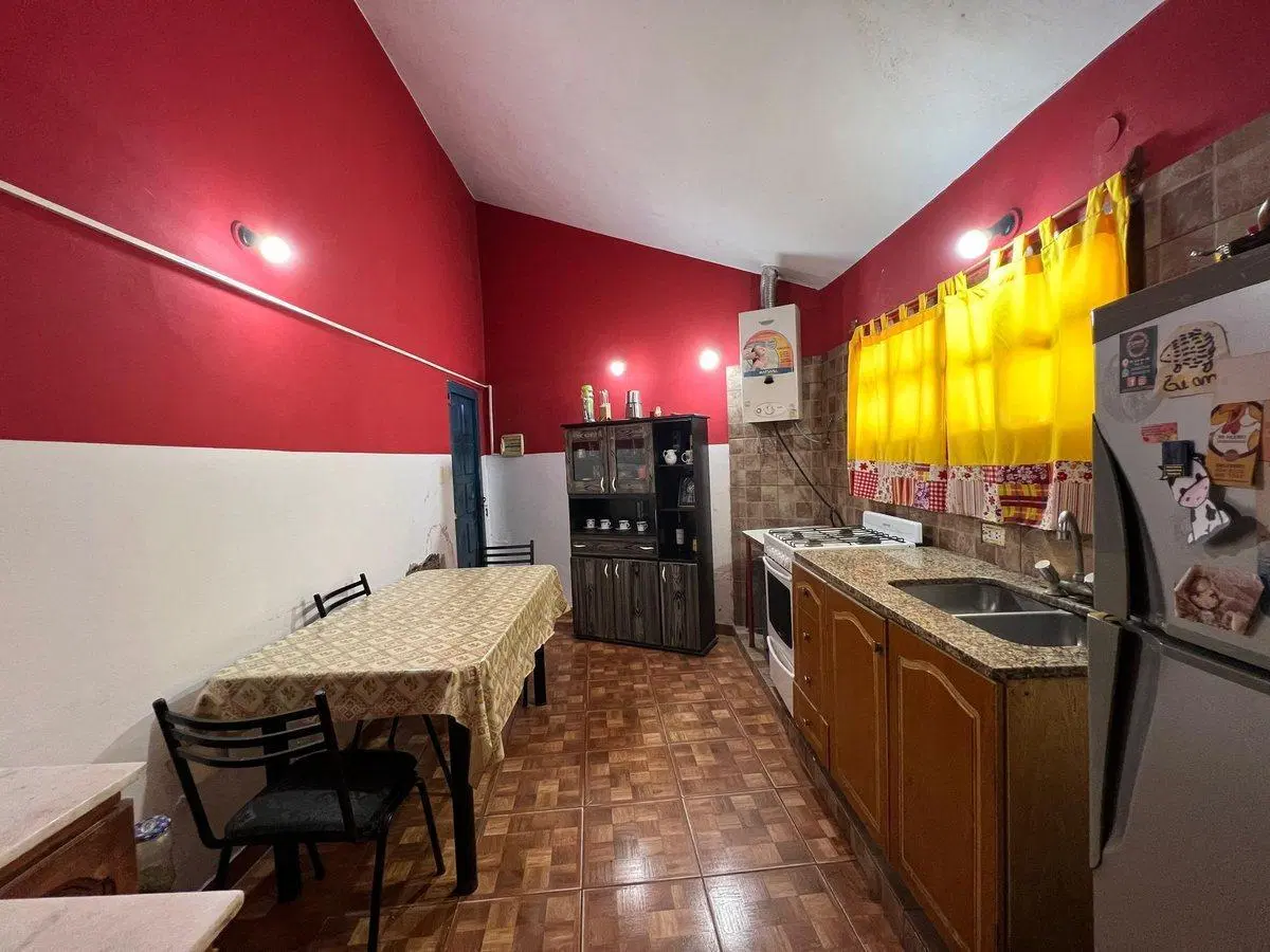 SE VENDE CASA SOBRE AVENIDA 2 HABITACIONES CAPITAL 3