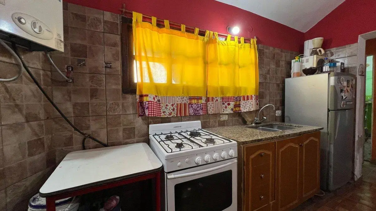 SE VENDE CASA SOBRE AVENIDA 2 HABITACIONES CAPITAL 5