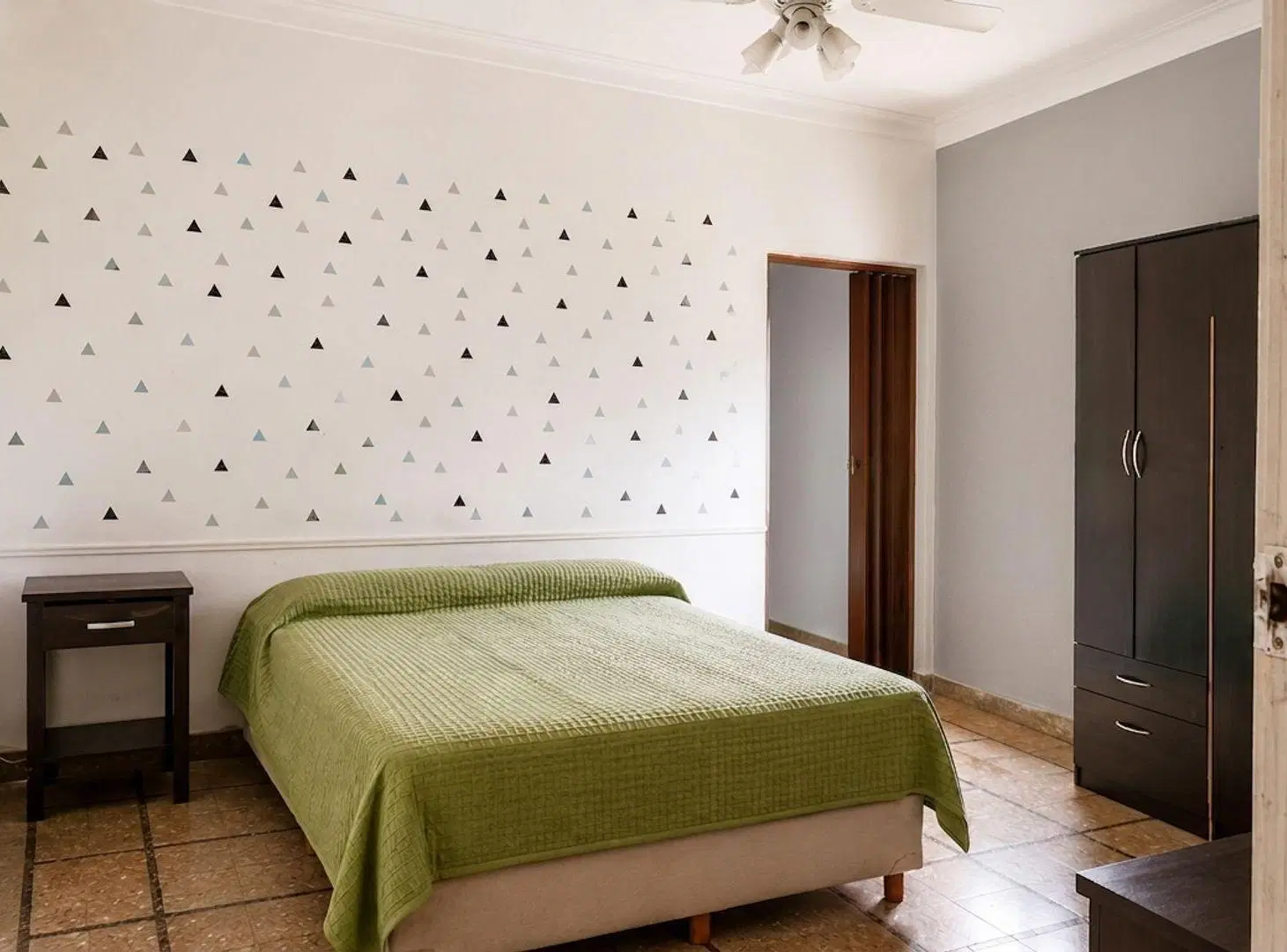 SE VENDE CASA 5 AMBIENTES CHACABUCO 936 4