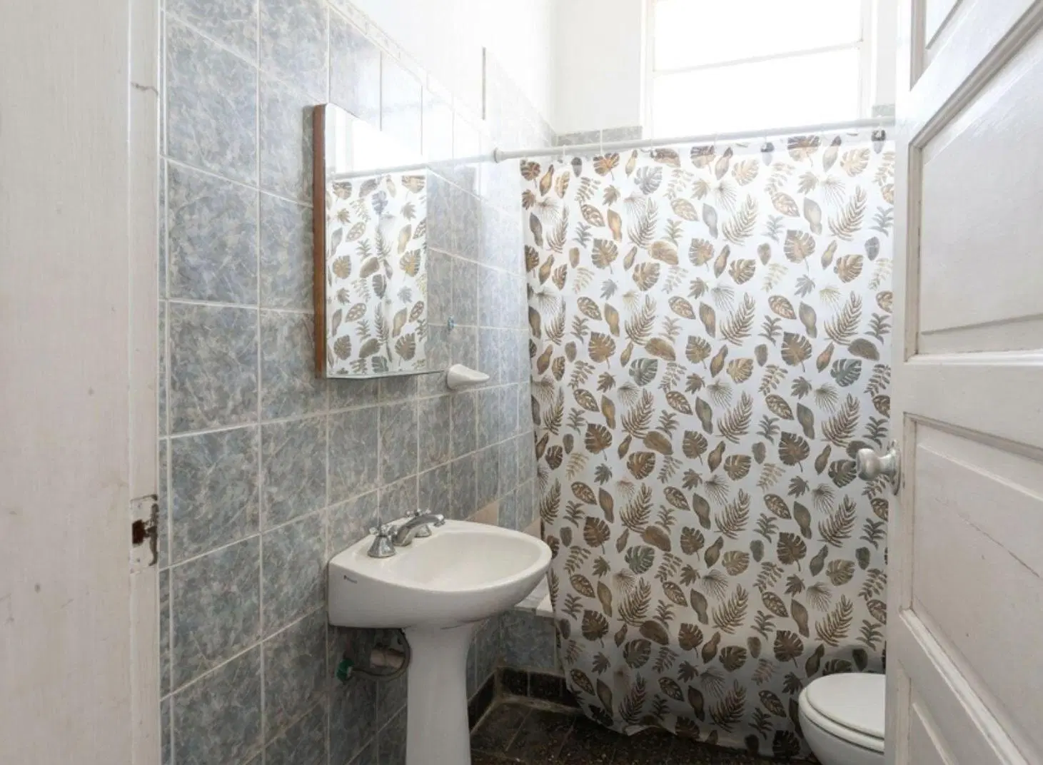 SE VENDE CASA 5 AMBIENTES CHACABUCO 936 3