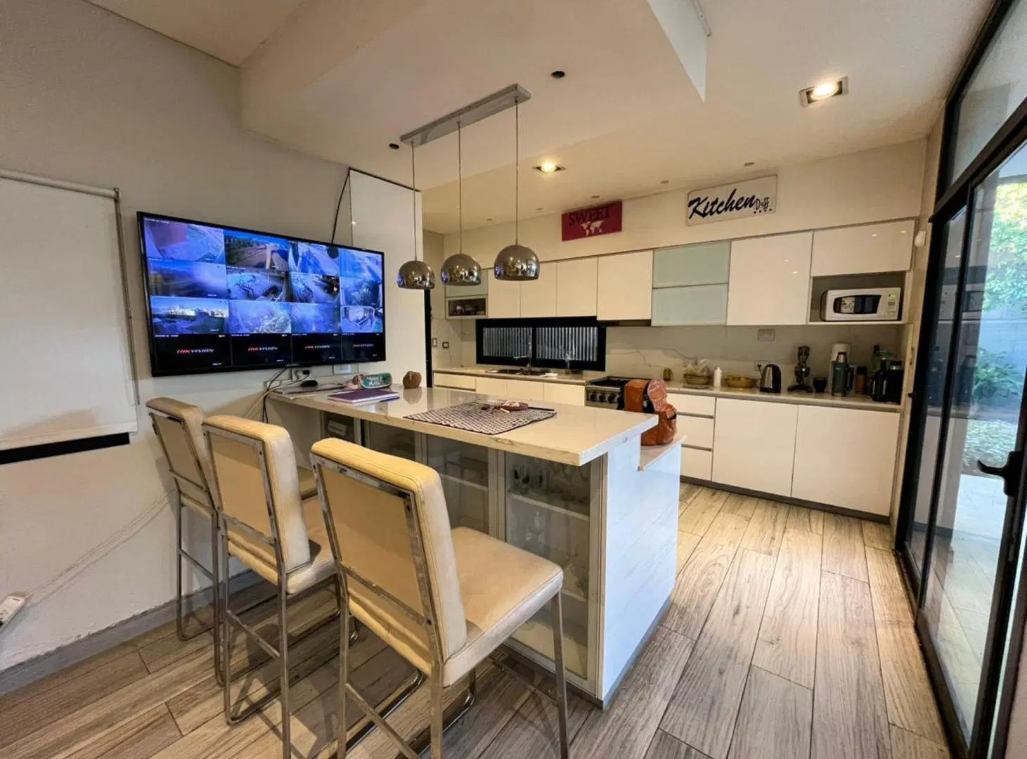 Casa En Venta De 3 Dormitorios Zona Predio Ferial 4
