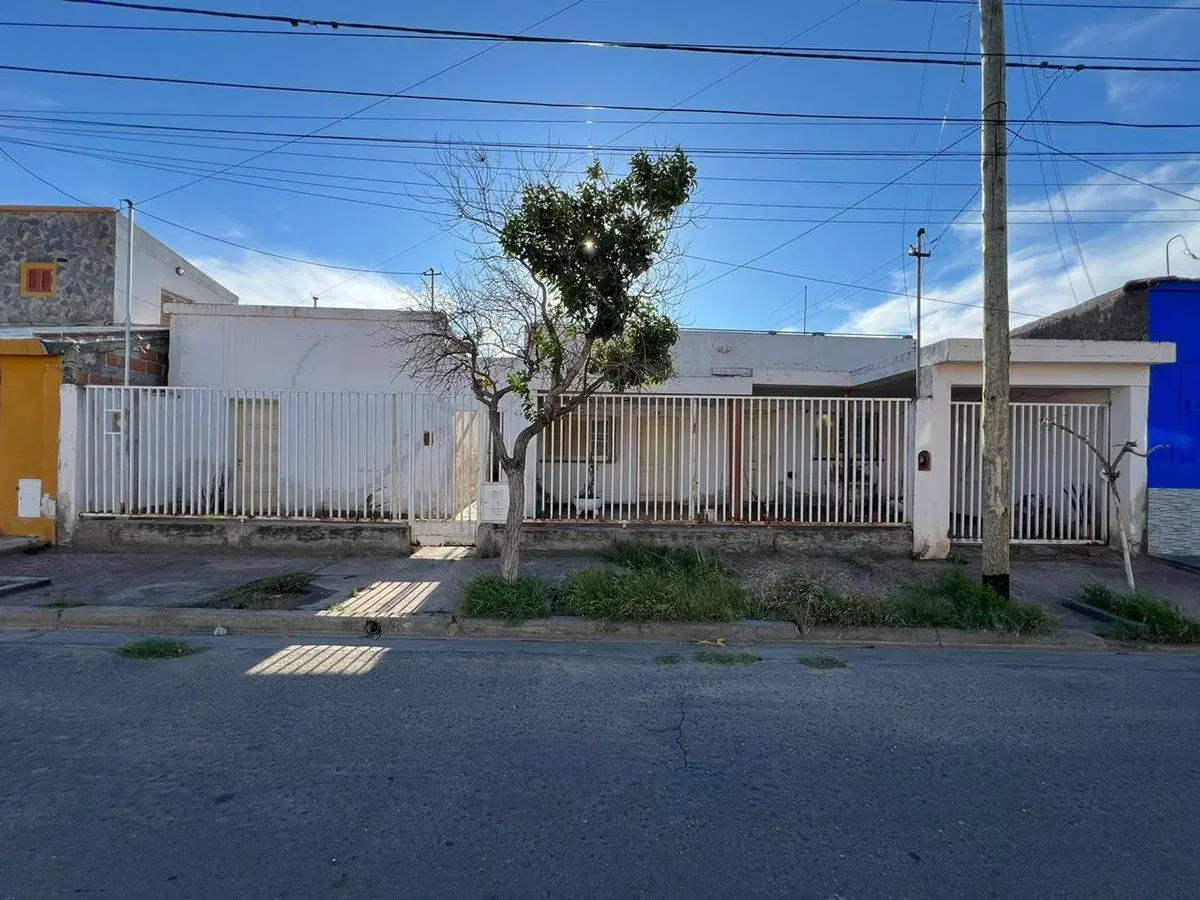 SE VENDE CASA, CERCA DE LA UNCA 2