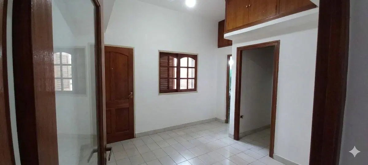SE ALQUILA LOCAL CON OFICINAS EN PLENO CENTRO 3
