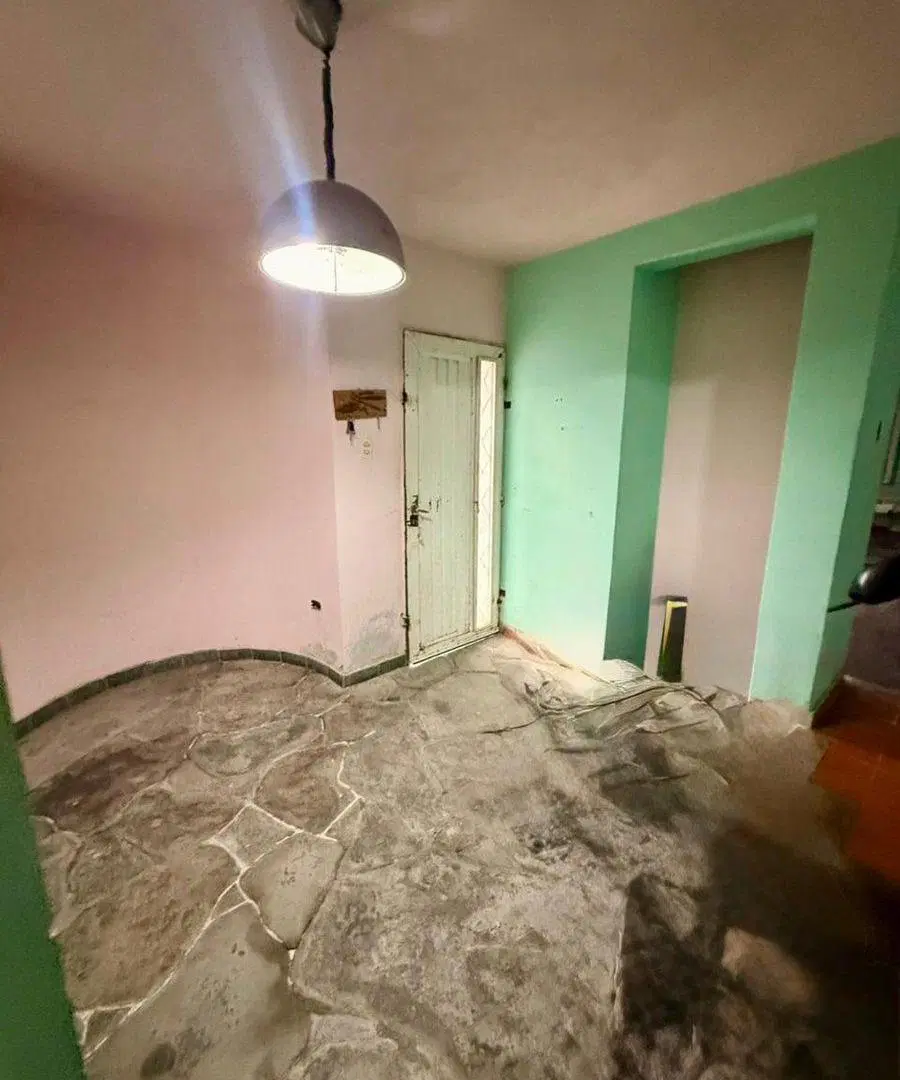 Se vende casa a metros de Av. Illia 5