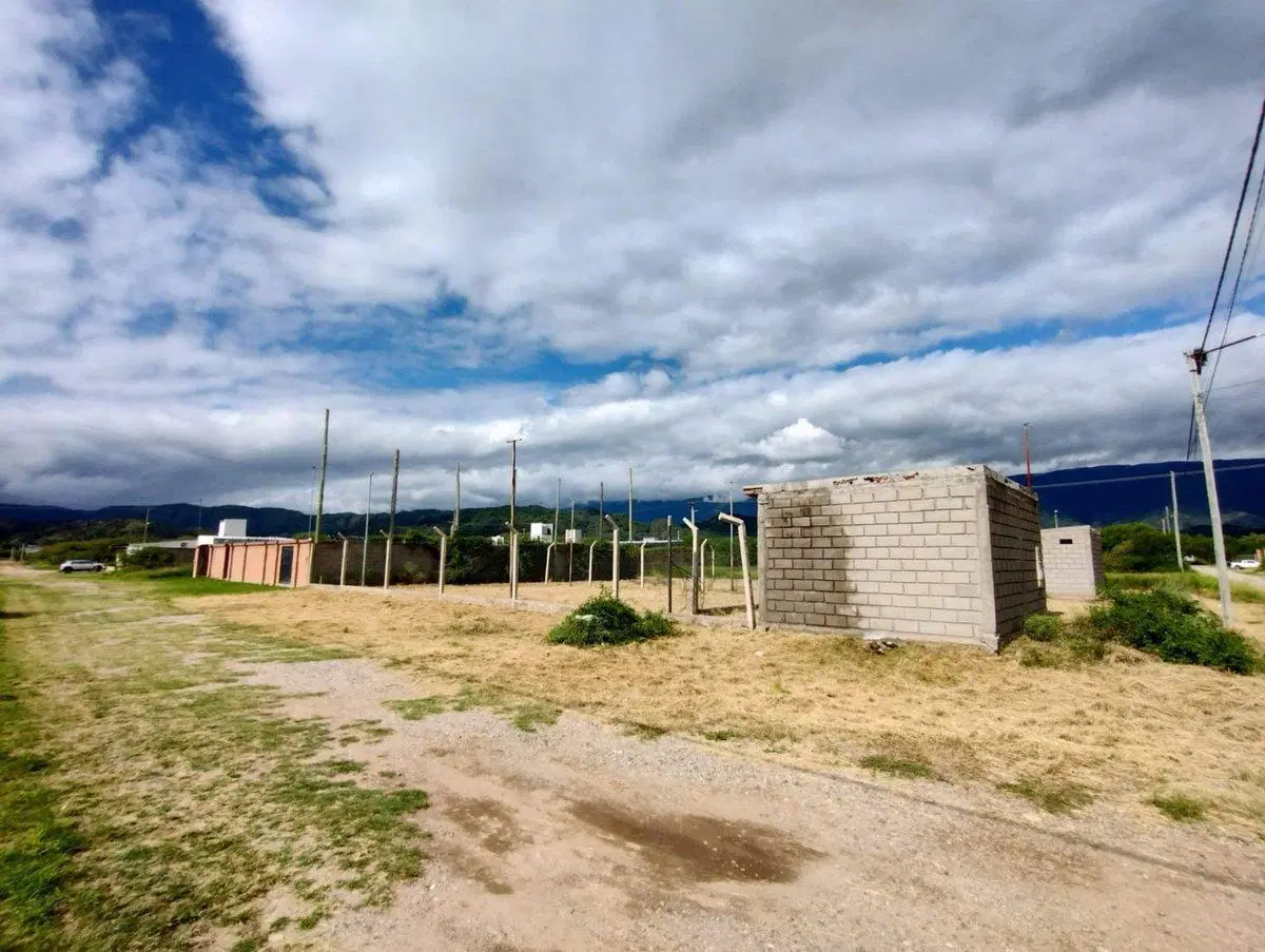 SE VENDEN 2 TERRENOS CON MEJORA STA ROSA V.VIEJO 2