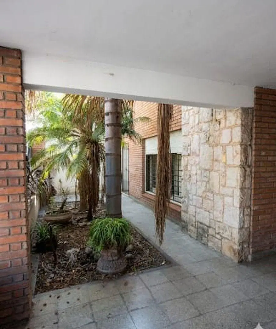 SE VENDE EN CATAMARCA CASA CÉNTRICA DE 2 PLANTAS 5