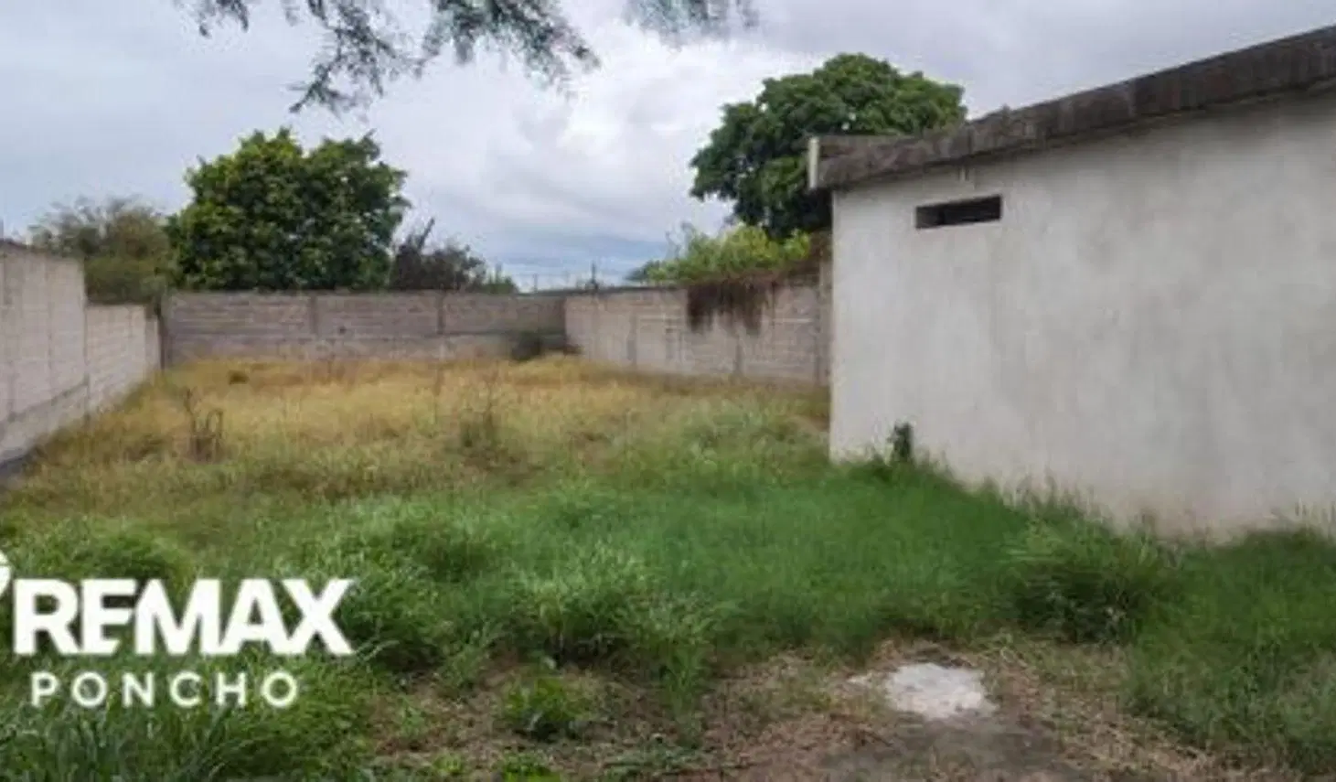 SE VENDE LOTE CON 480M2+GARAGE 32M2 ZONA SUR CAP. 5