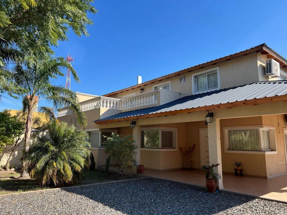 SE VENDE CASA 1ER NIVEL, FRAY M. ESQUIÚ. FACILIDAD 3