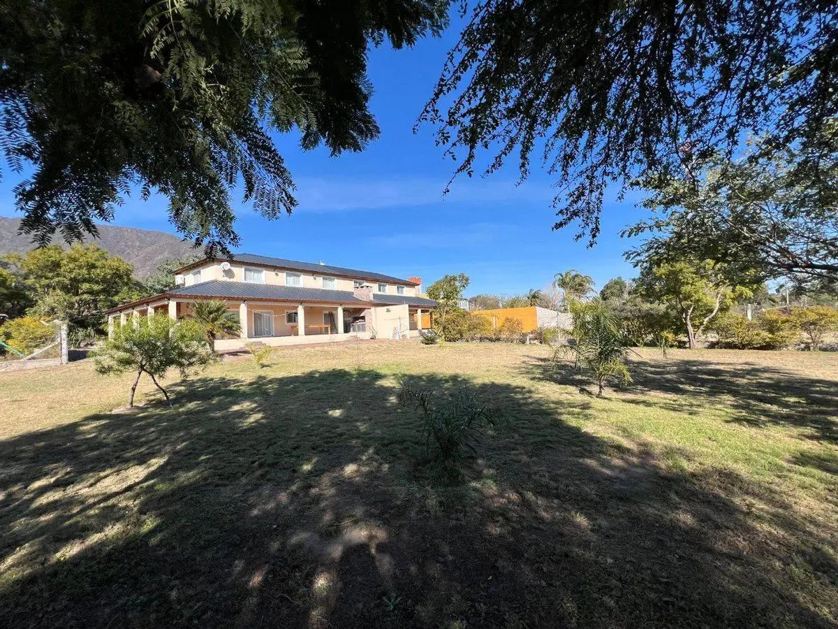 SE VENDE CASA 1ER NIVEL, FRAY M. ESQUIÚ. FACILIDAD 2