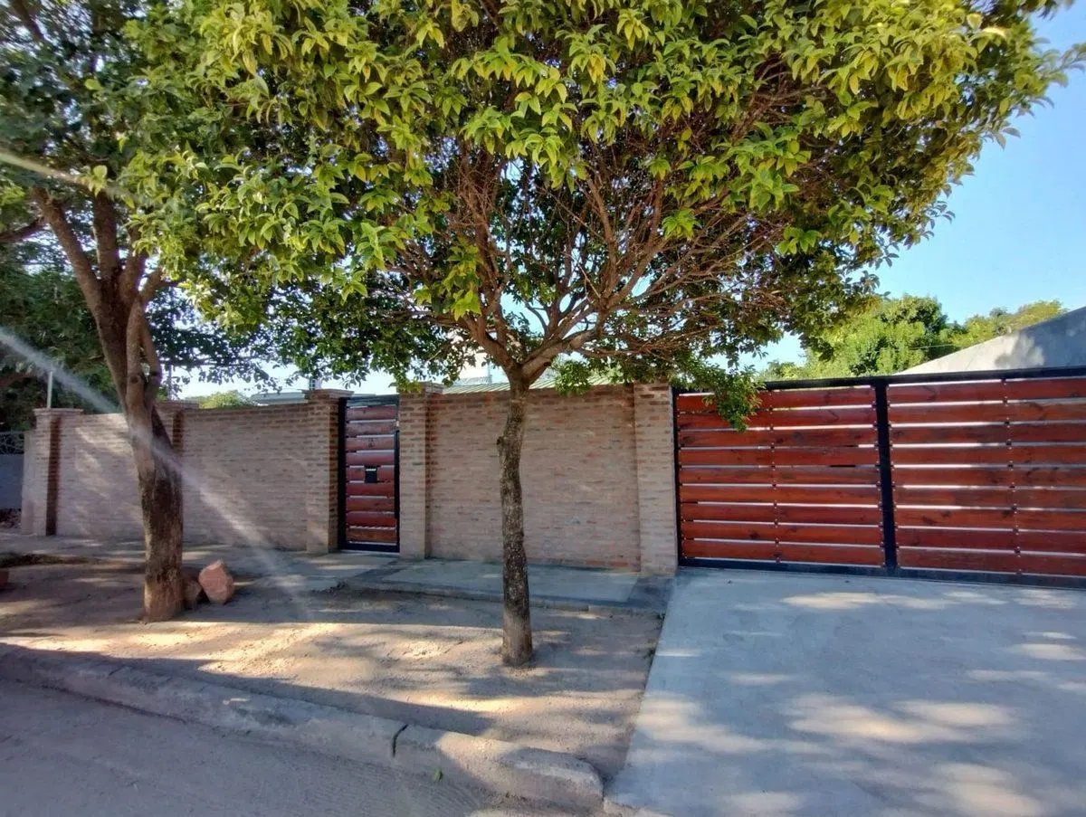SE VENDE CASA 6 AMBTES FRAY M.ESQUIÚ. FACILIDADES 2