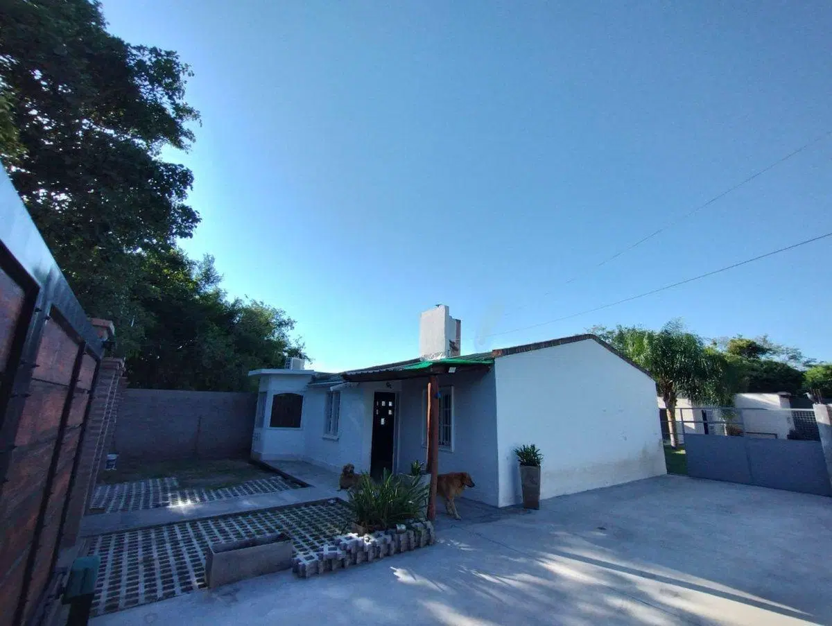 SE VENDE CASA 6 AMBTES FRAY M.ESQUIÚ. FACILIDADES 5