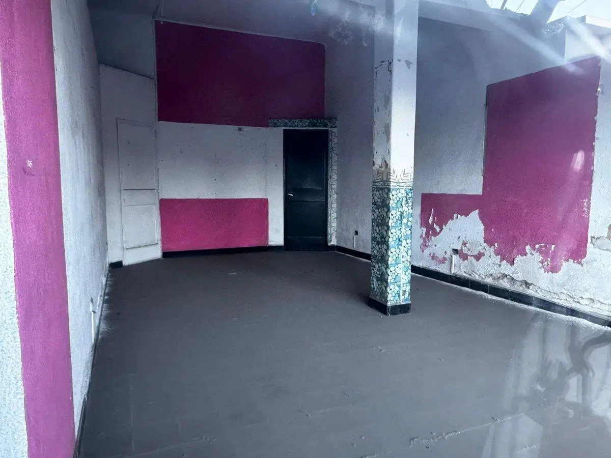SE VENDE CASA A RESTAURAR EN PLENO CENTRO  211 M2 5