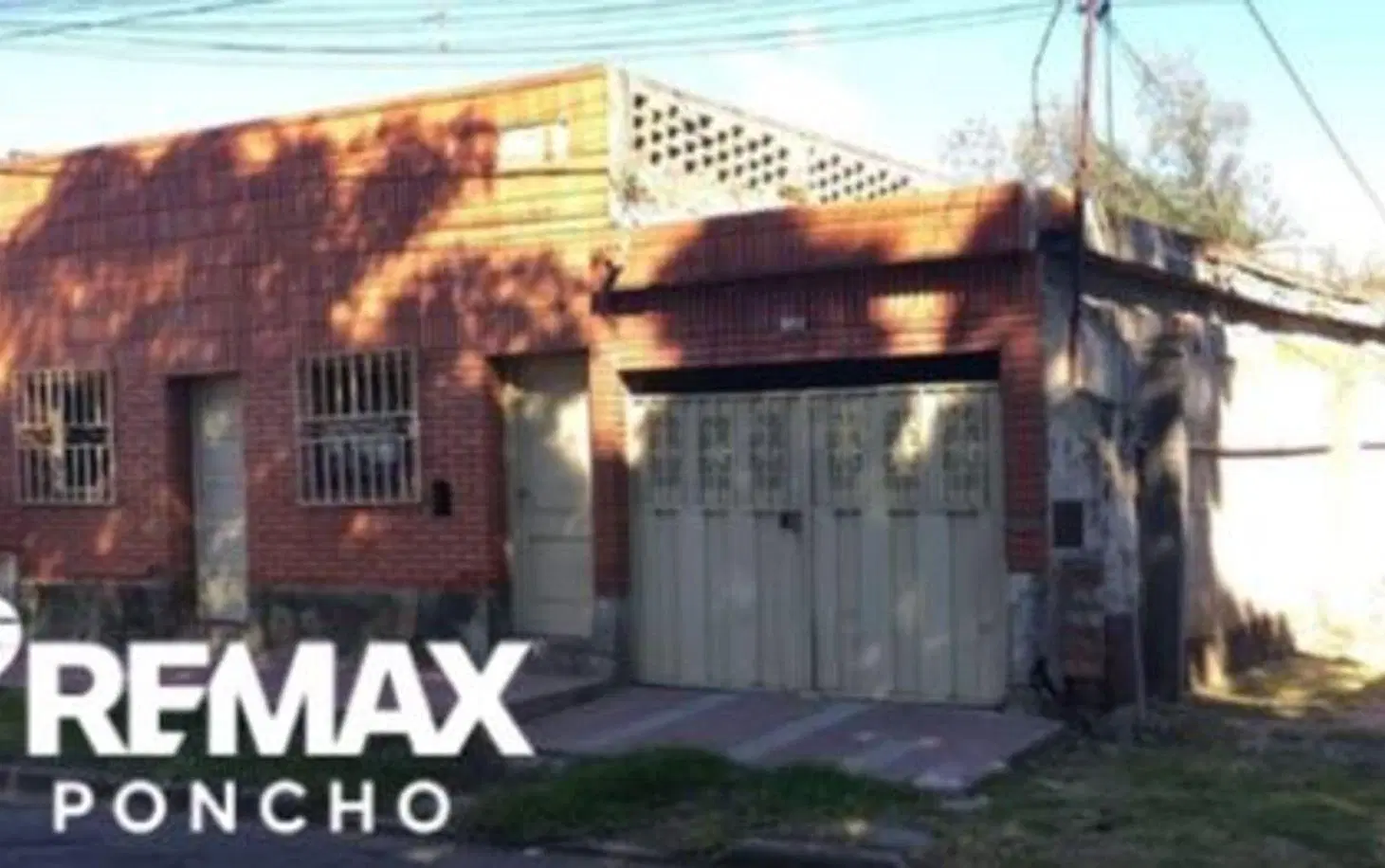 SE VENDE CASA 470M2 DE SUP. A REFACIONAR CAPITAL 2