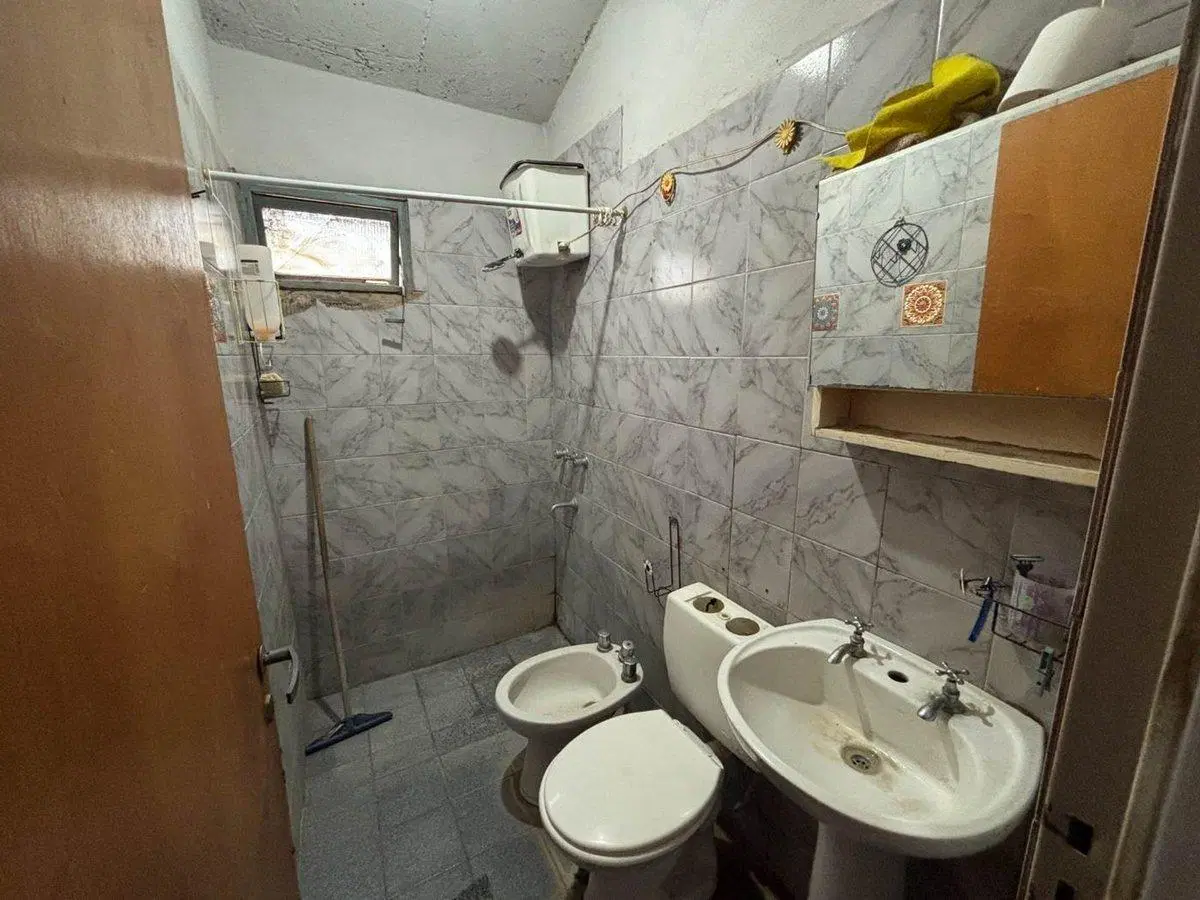 SE VENDE CASA - Bª 11 DE MAYO, ZONA NORTE, 3 AMB. 4