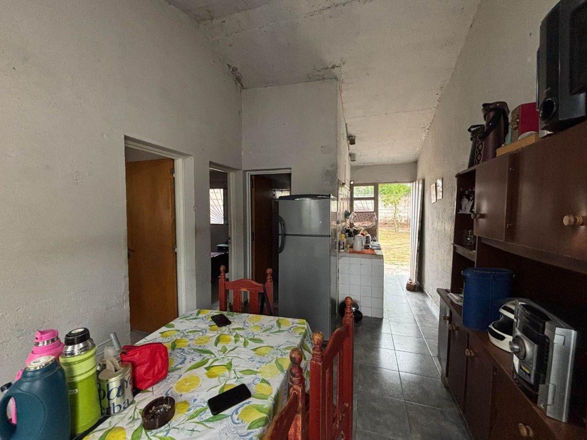 SE VENDE CASA - Bª 11 DE MAYO, ZONA NORTE, 3 AMB.