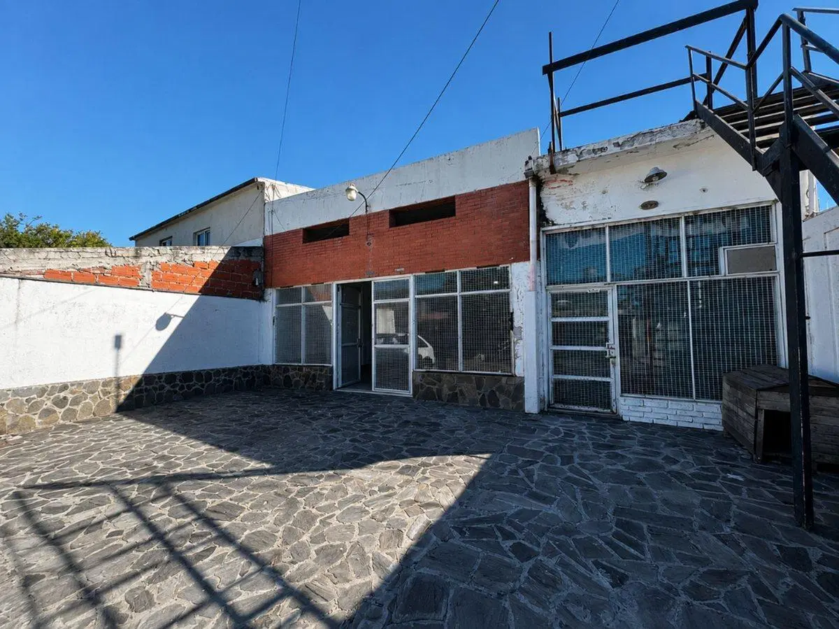 GALPON, MAS SALON Y UN DEPARTAMENTO 4 HABITACIONES 3