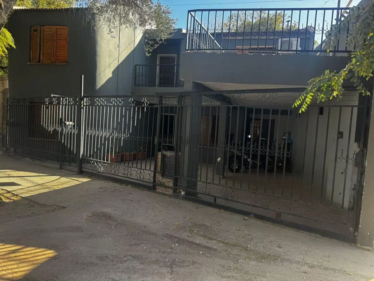 SE VENDE CASA DE 2 PLANTAS EN AV PTE CASTILLO 3468 4