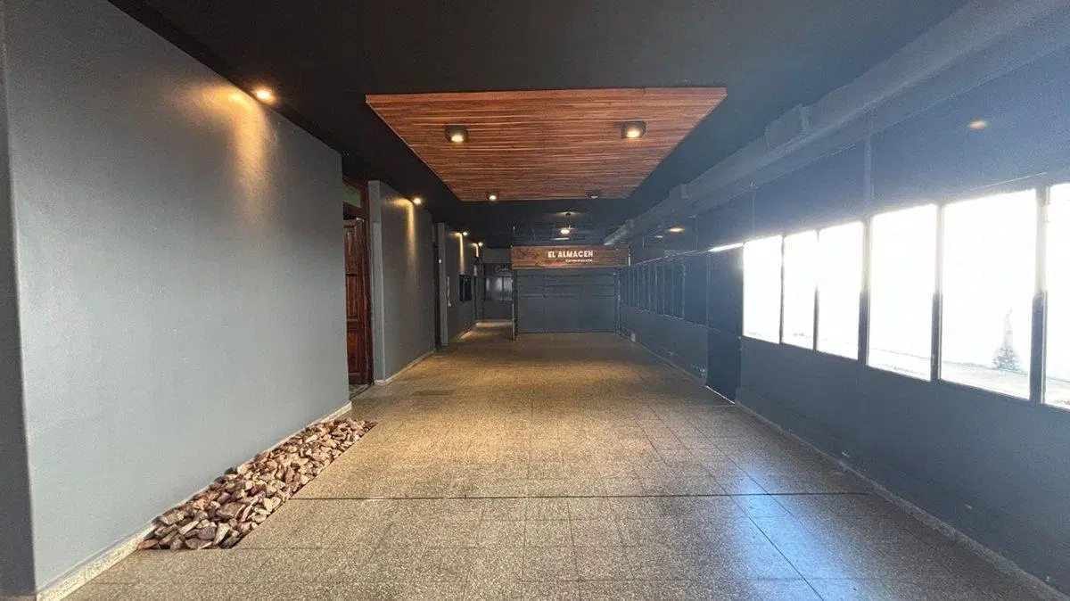 Se alquila amplio SALÓN en centro de Catamarca 2