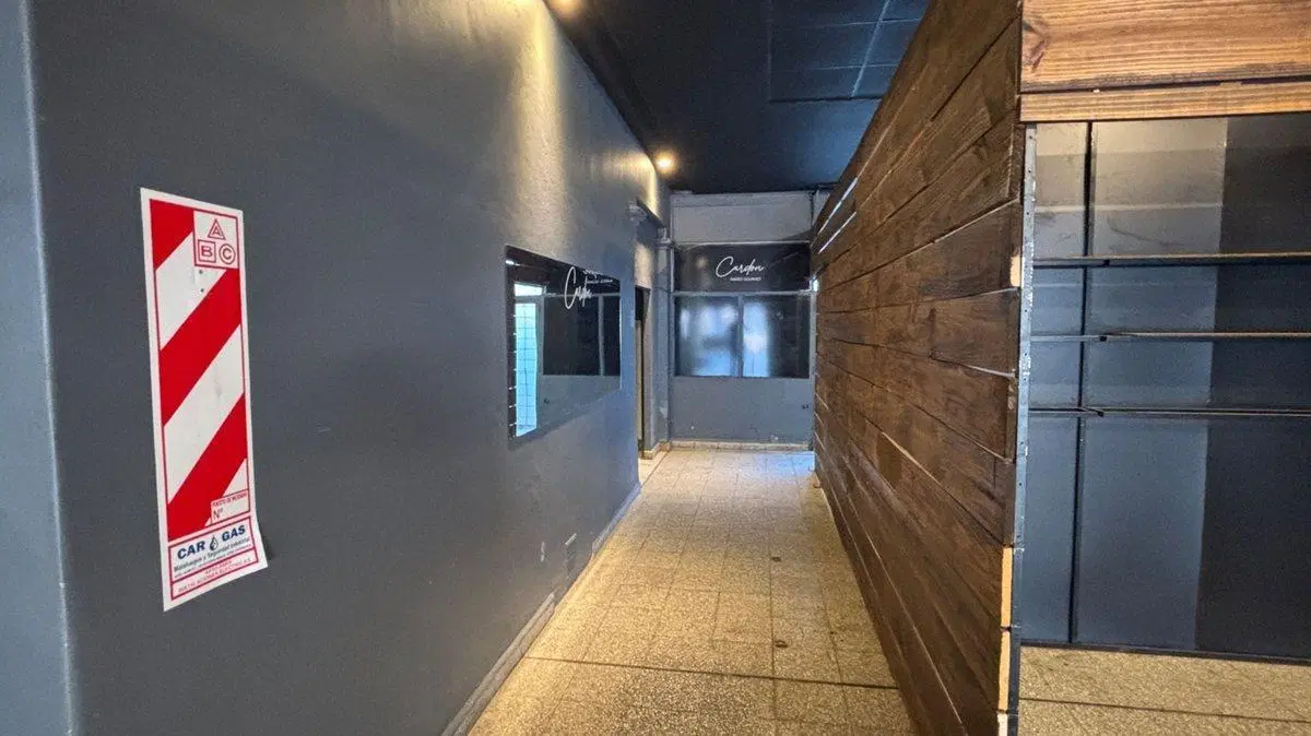 Se alquila amplio SALÓN en centro de Catamarca 4